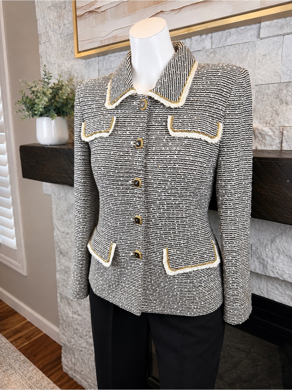 St. John Couture Ivory Brown Textured Knit Gold Chain Jacket Blazer Size 6